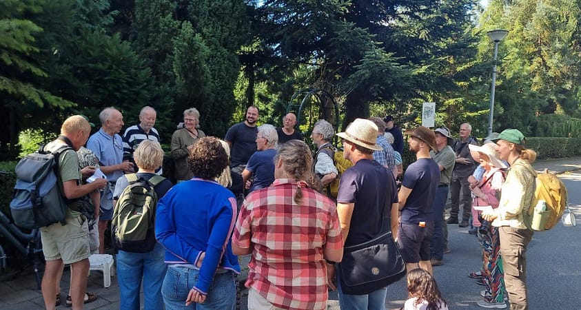 Bomenkenners bezoeken Pinetum Quatrebras