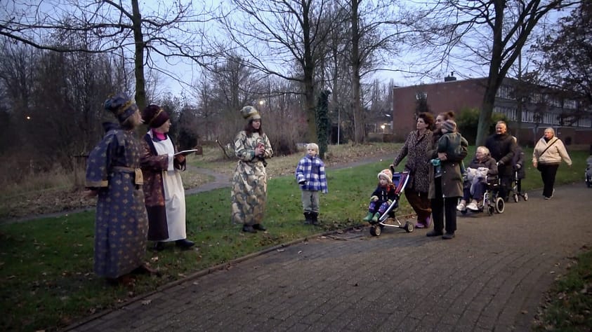 Lewenborg TV: Lichtjeswandeling, De Zeecontainer & een nieuwe expositie in het Gezondheidscentrum