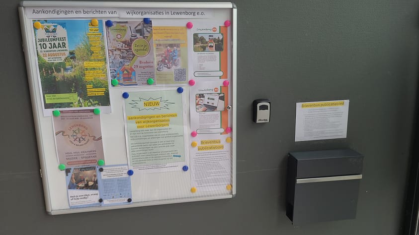 Het publicatiebord in het winkelcentrum is geplaatst!
