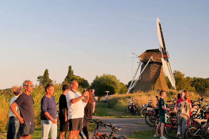 Zonsverduistering kijken bij Noordermolen